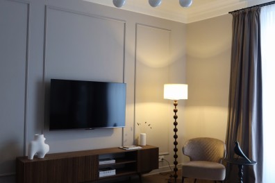 Продаётся 2-х комнатная квартира-сталинка, центр города